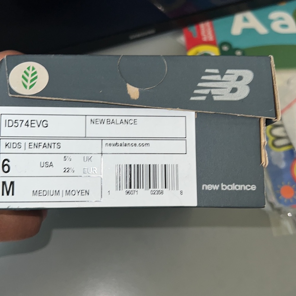 New balance - Picture 4 of 4